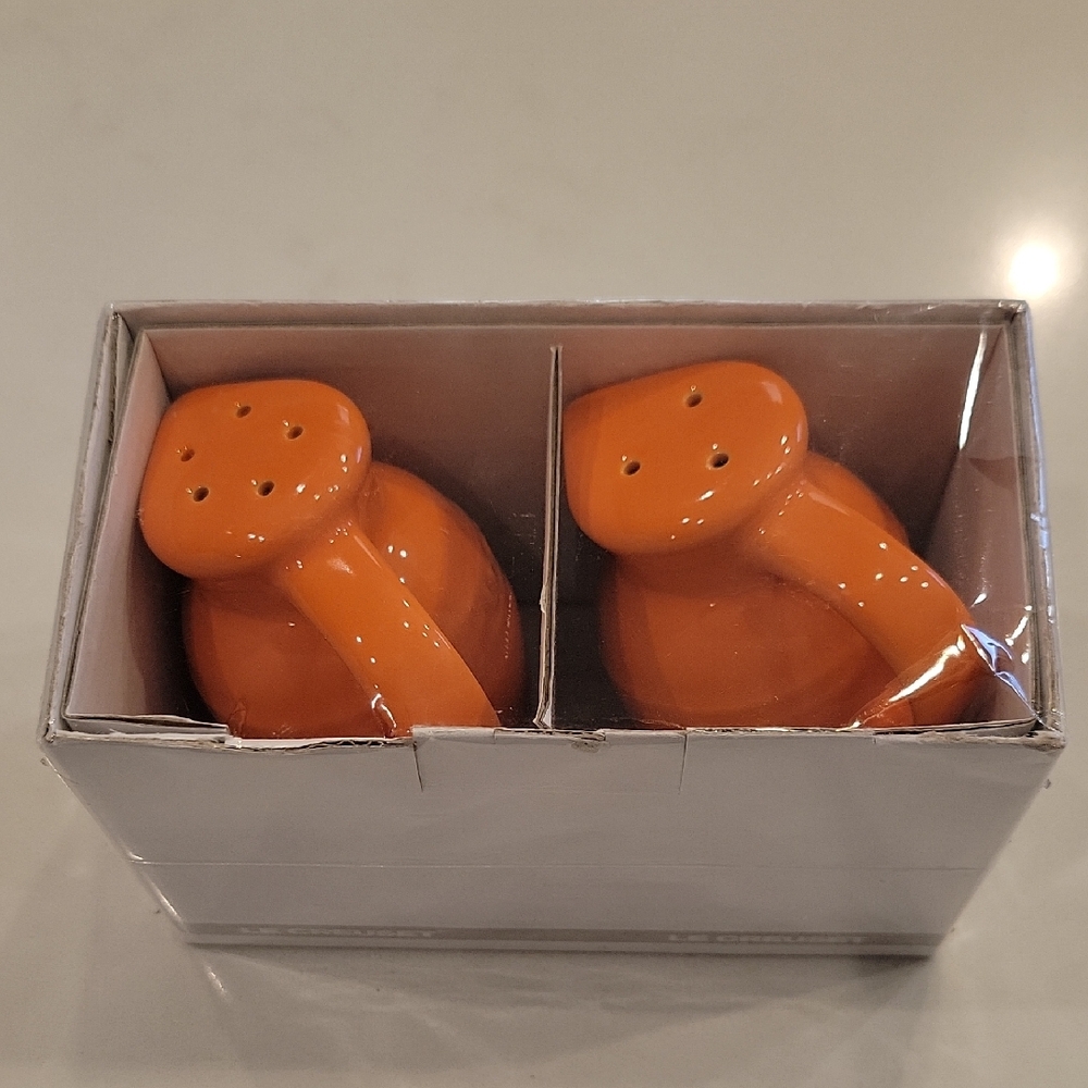 Le Creuset Tangerine Orange Salt And Pepper Shakers New